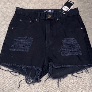 Boohoo Black Hannah High Rise Distressed shorts
